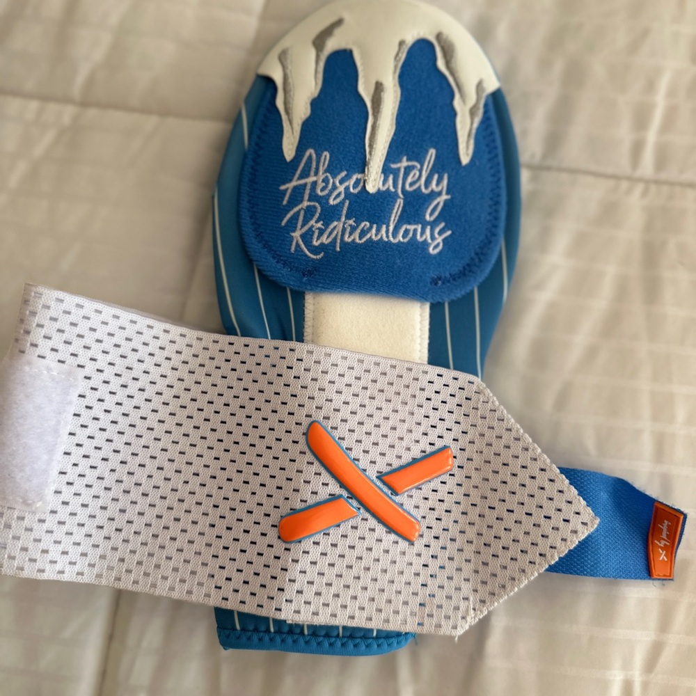 Absolutely Ridiculous Sliding Mitt NEW